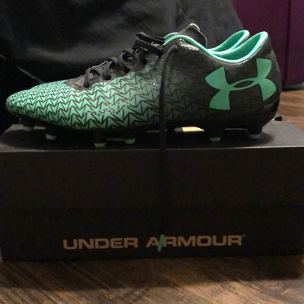 Women’s soccer cleats